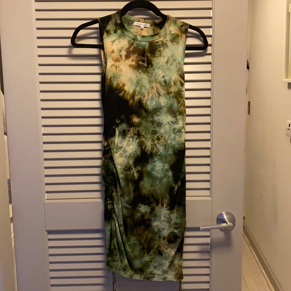 Sleeveless dress